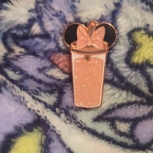 📌Loungefly Disney Minnie Mouse rose gold tumbler Cup enamel pin